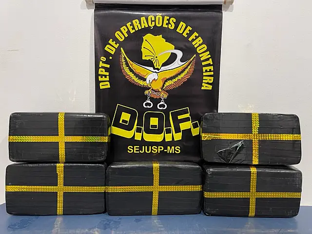 Operação do DOF apreende mais de 5 kg de pasta base em ônibus da BR-262