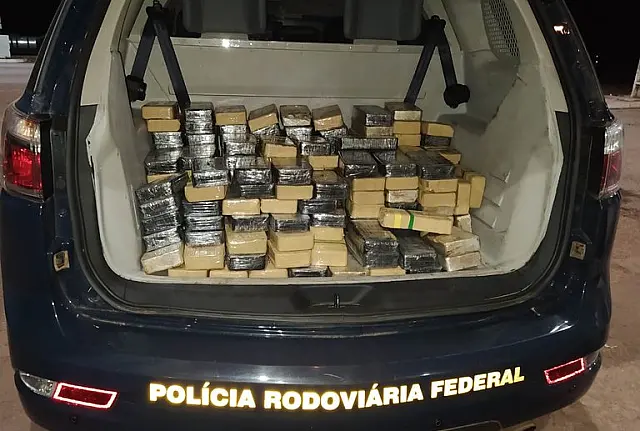 PRF apreende carga de R$ 22,5 milhões em pasta base de cocaína