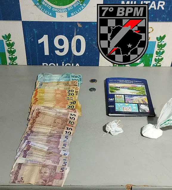 Mulher é presa com cocaína e caderno de anotações na Vila Pinheiro