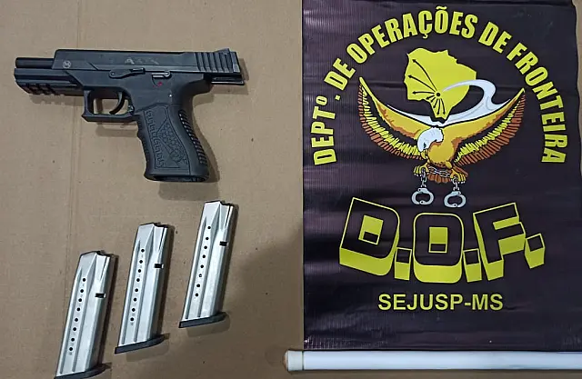 Homem é surpreendido com pistola 9mm dentro de ônibus