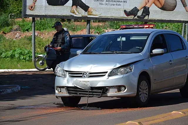 Veículos se envolvem em engavetamento na Teodoro Rondon