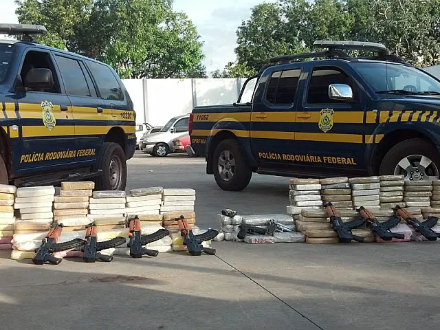 PRF apreende carregamento de fuzis, munições e cocaína