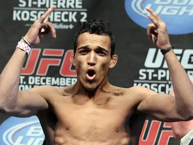 Campeão de MMA Charles do Bronx fará sessão de fotos no Colégio Dom Aquino