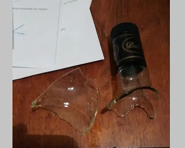 Homem corta pescoço da namorada com garrafa durante discussão em Anastácio