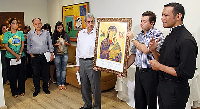 Governador e servidores recebem visita do ícone de Nossa Senhora do Perpétuo Socorro
