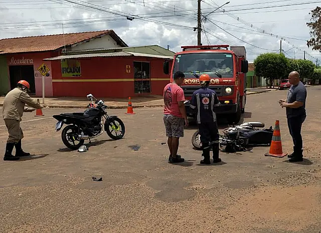 Acidente deixa dois motociclistas feridos em cruzamento de Anastácio