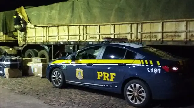 PRF apreende eletrônicos sem documentação em meio à carga de adubo