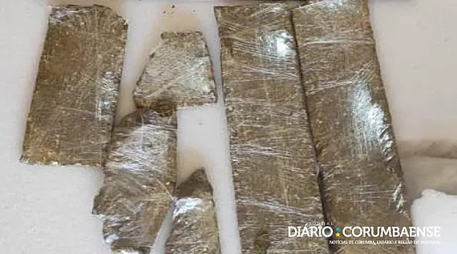 Mulher é presa ao tentar esconder maconha em colchão para filho preso