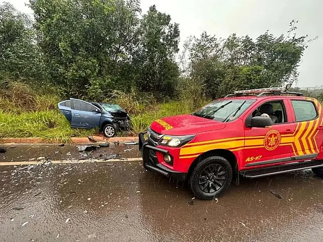 Colisão frontal entre carros mata um e deixa dois feridos em MS