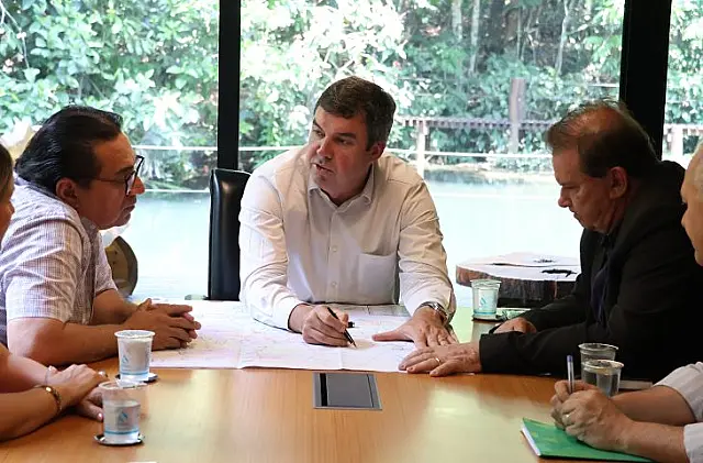 Com Caravina e Flávio César, Riedel organiza núcleo duro para enfrentar 2024
