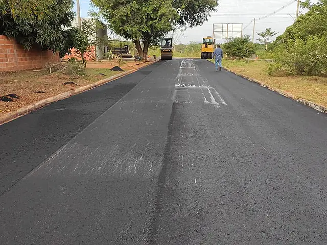 Moradores do bairro Nova Aquidauana comemoram asfalto na região