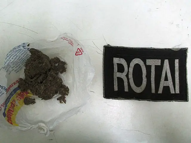 Jovens são presos com porção de maconha na Vila Bancária