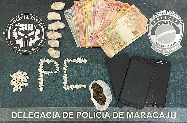 Dois homens e uma adolescentes são flagrados em boca de fumo