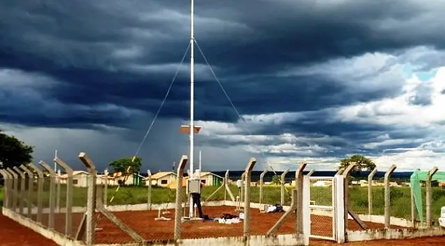 Tempo segue nublado com chuva e trovoadas ao longo do dia