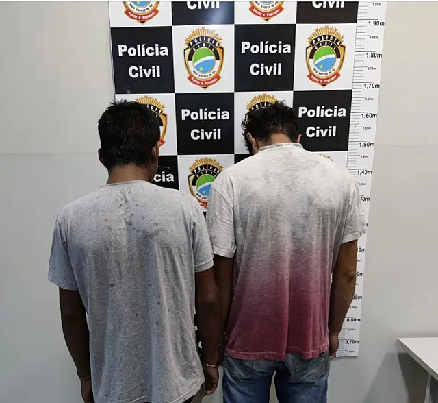 Dois são presos por roubar e agredir idoso em Porto Murtinho