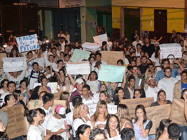 Manifestantes de Aquidauana e Anastácio se mobilizaram pelas redes sociais