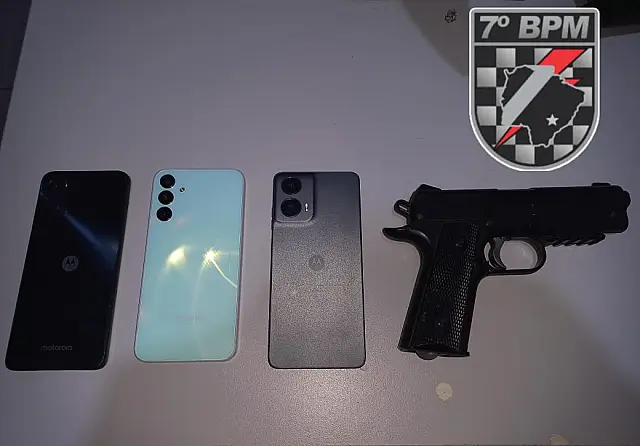 PM apreende adolescentes após roubo a motorista de aplicativo
