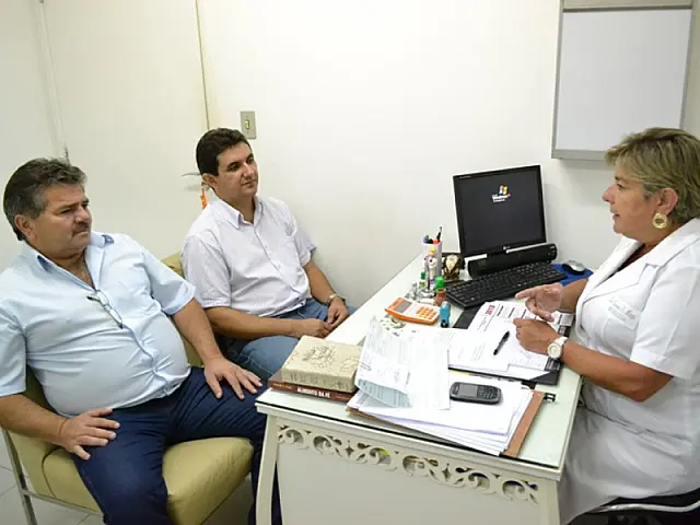 Vereadores destacam trabalho da Hemodiálise