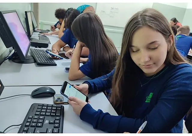 Celulares apreendidos pela Polícia Penal em MS ajudam estudantes