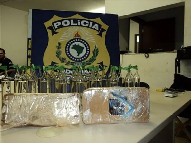 Passageiro é flagrado com lança-perfume e cocaína na BR-463