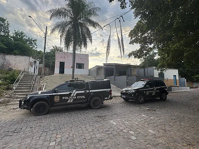 Pai e filho são presos em Corumbá por assassinato no Ano Novo