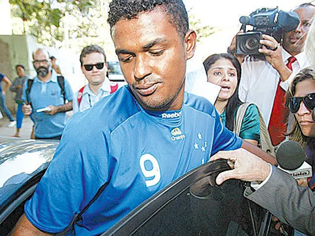 Ex-motorista do goleiro Bruno é baleado em bar de Contagem