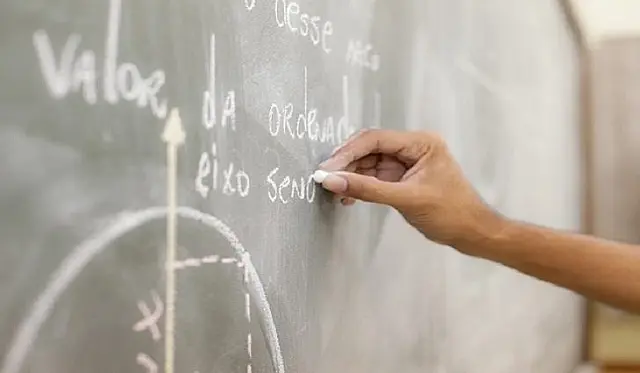 Governo abre concurso para professores com salário acima de R$ 4 mil