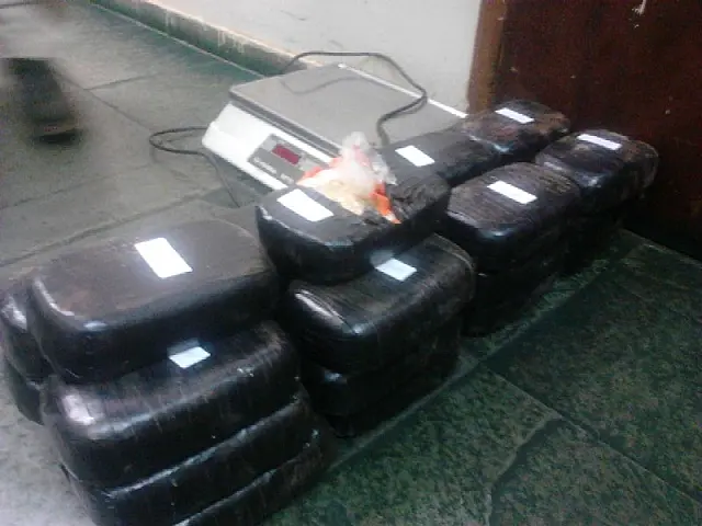 PRF apreende 27 quilos de cocaína na BR-463