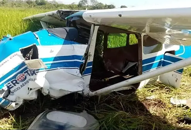 Avião da Força Aérea cai e piloto sofre traumatismo craniano