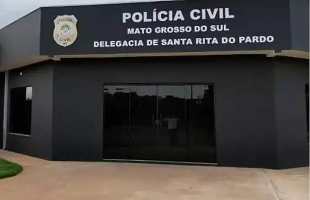 Homem pede para lavar talheres e é atacado com golpes de enxada