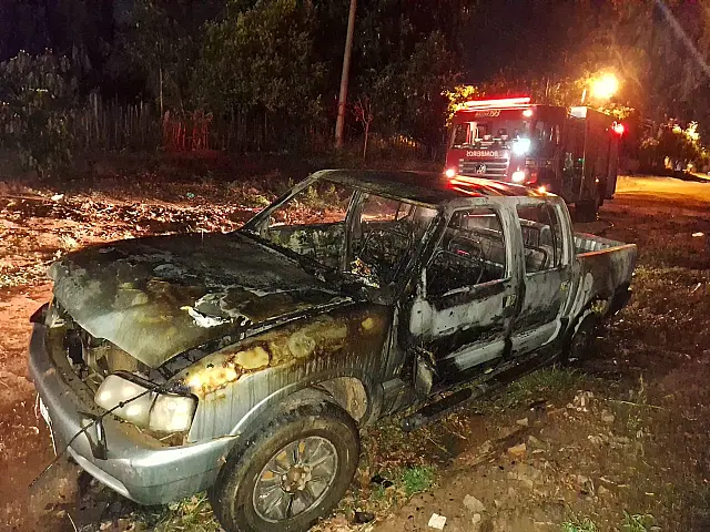 Camionete fica destruída após pegar fogo em Anastácio