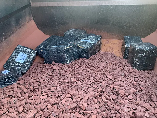 Traficante é preso com 153 kg de pasta base de cocaína em carga de minério