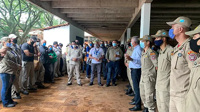 Bombeiros e agentes de Saúde realizam mutirão de limpeza no Parque dos Poderes