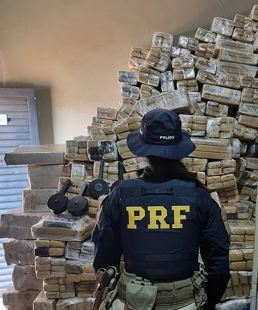 PRF apreende 3,7 toneladas de maconha e carregadores de munições em MS