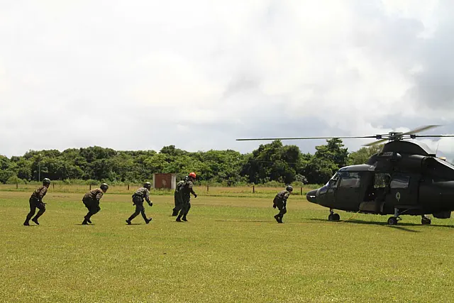 Aviação do Exército faz exercício de tiro diurno e noturno em Miranda