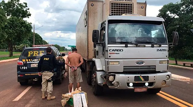 PRF apreende 52 kg de maconha em Guia Lopes