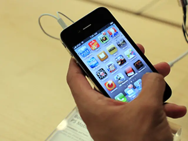 Atualização de software do iPhone 4 promete solucionar falha de sinal