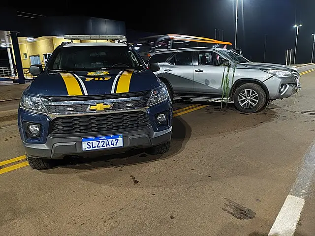 Hilux roubada é recuperada pela PRF em Ribas do Rio Pardo