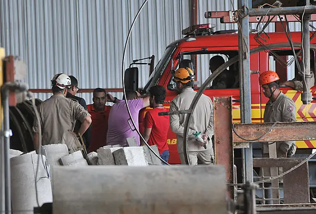 Trabalhador morre ao cair dentro de betoneira em empresa de concreto