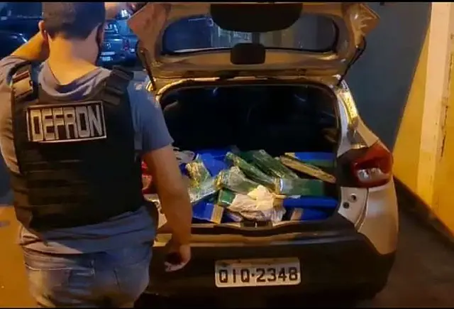 Polícia recupera veículo roubado e apreende 270 quilos de maconha na BR-463