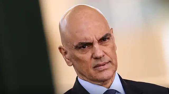 Moraes determina desbloqueio do X no Brasil