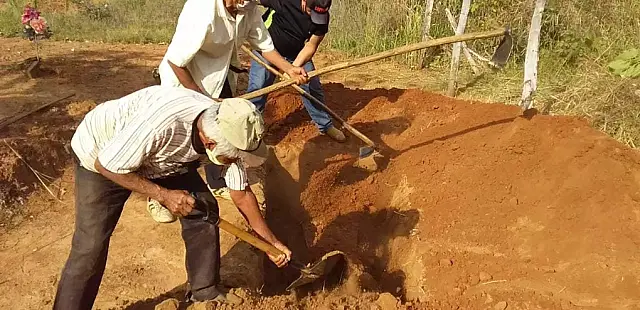 Sem proteção, idosos Terena enterram os próprios mortos nas aldeias
