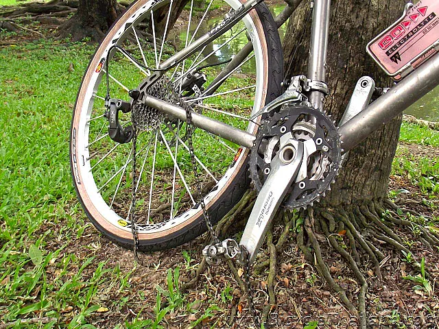 Fingindo arrumar bicicleta, rapaz é pego com porção de maconha pela Rotai