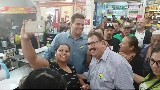 Ratinho passeia no Mercadão de Campo Grande ao lado de Capitão Contar