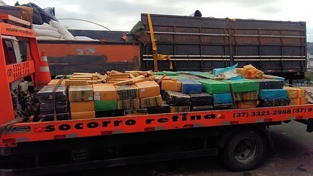 Caminhão que saiu de MS é apreendido com 3 toneladas de maconha em MG