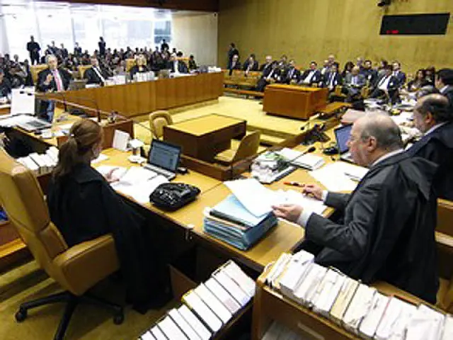 Decisão sobre novo julgamento de réus do mensalão fica para próxima semana