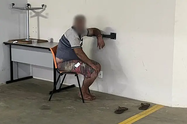 Assediador é preso ao tentar beijar alunos em ônibus da Capital