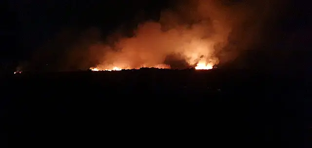 Bombeiros são acionados para incêndio em lixão no interior de MS