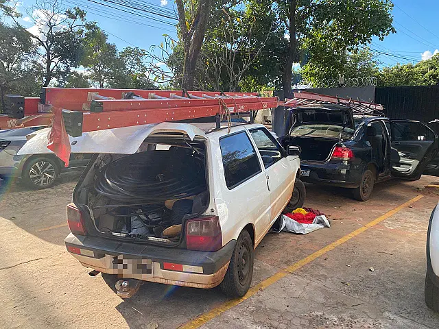 PM intercepta dois veículos com fiação de telefonia furtada em Aquidauana