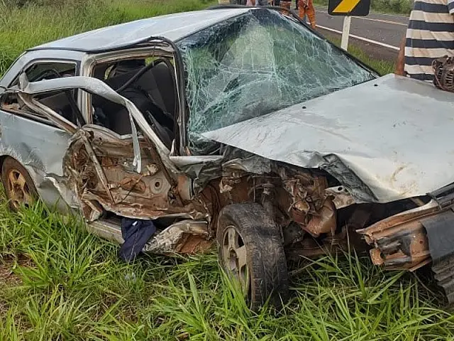 Motorista embriagado sofre acidente na BR-060